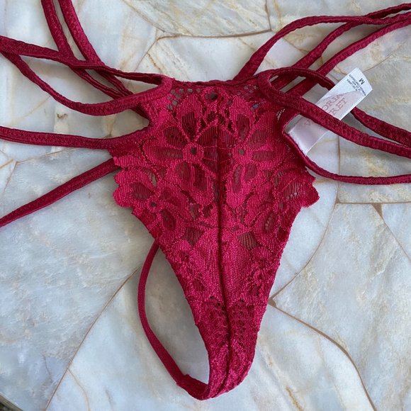 Rare VS Strappy V-String Thong Very Sexy Lace Medium Red Lace vintage - Picture 1 of 12